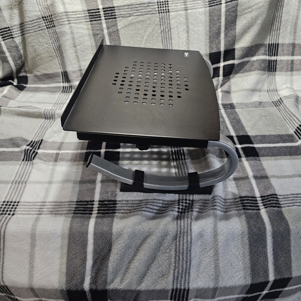 EUC - Halter Table - Picture 8 of 14